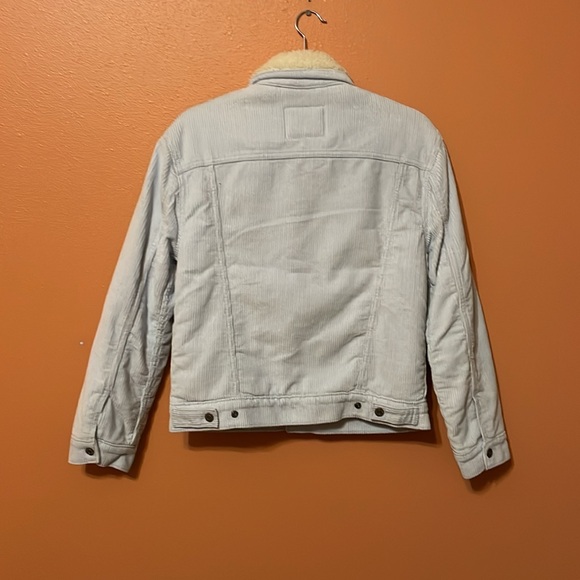 Pretty Levi Jacket
It’s an Xsmall but fits like s/m - Picture 2 of 9